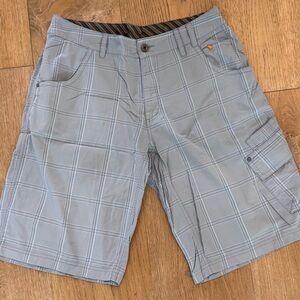 Lululemon men’s wet dry cargo shorts. Size 36. Tan.